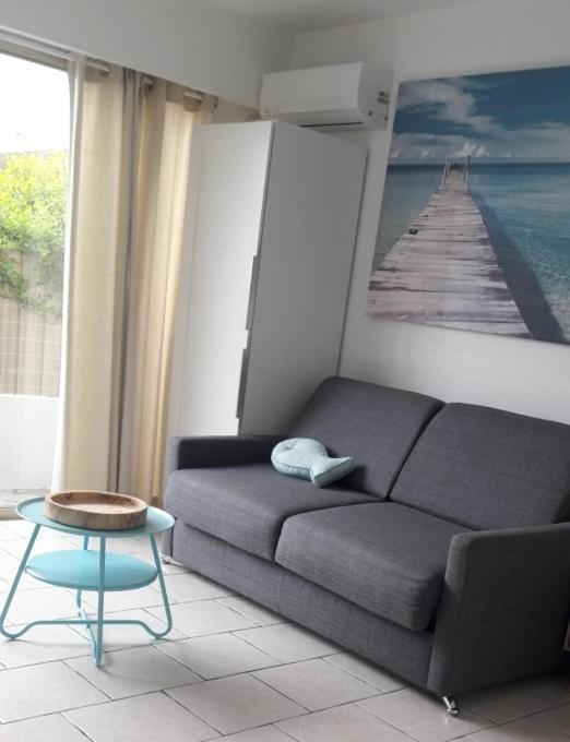 Appartement Studio Golfe Juan, plages, parking, climatisation à Vallauris Extérieur photo