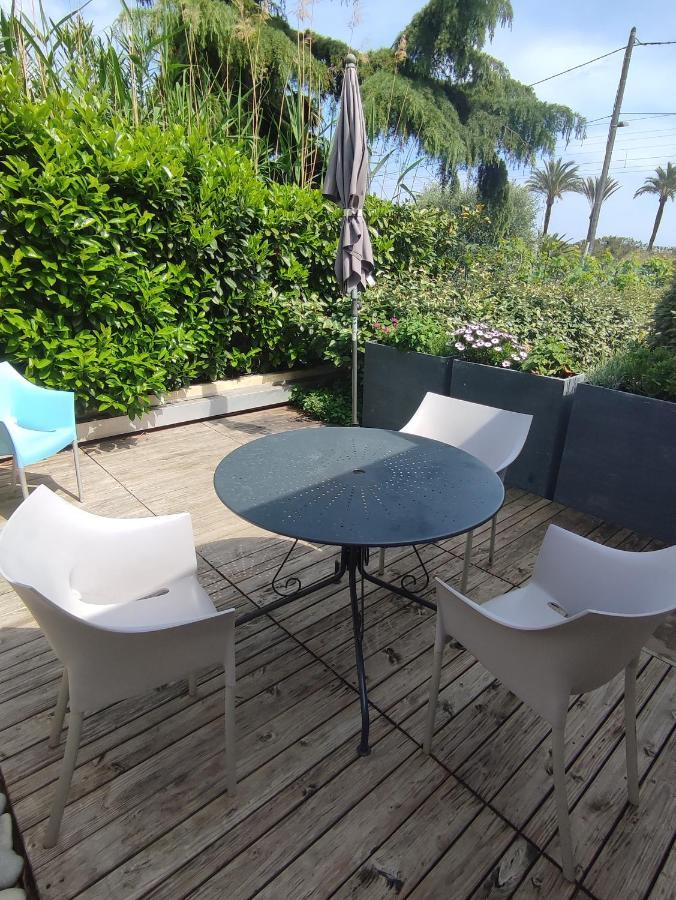 Appartement Studio Golfe Juan, plages, parking, climatisation à Vallauris Extérieur photo